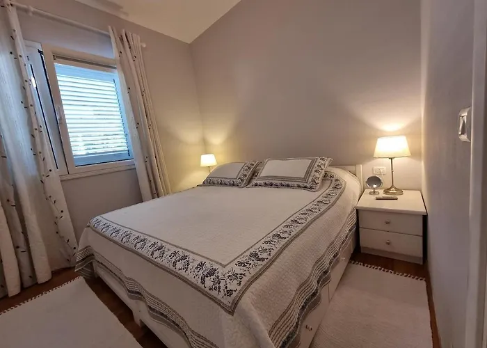 Seaside With Private Yard On Adriatic Coast 빌라 *