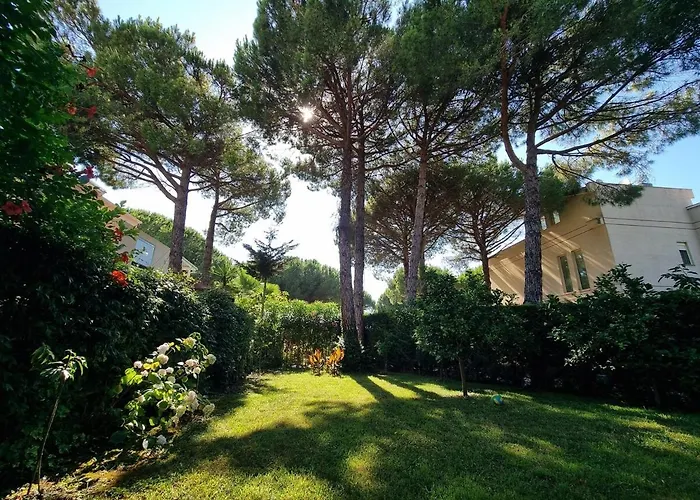 Villa Seaside With Private Yard On Adriatic Coast